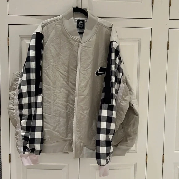 Nike - Picture 1 of 5